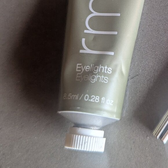 RMS Beauty Eyelights Cream Eyeshadow | ECLIPSE: a mossy silver - Picture 12 of 12